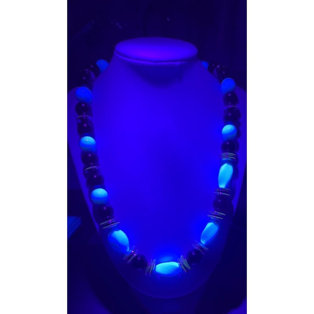 Vtg Lucite Beaded Necklace Black White Silver Tone Glows Under Blacklight 18"